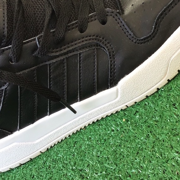 Adidas - Picture 5 of 9